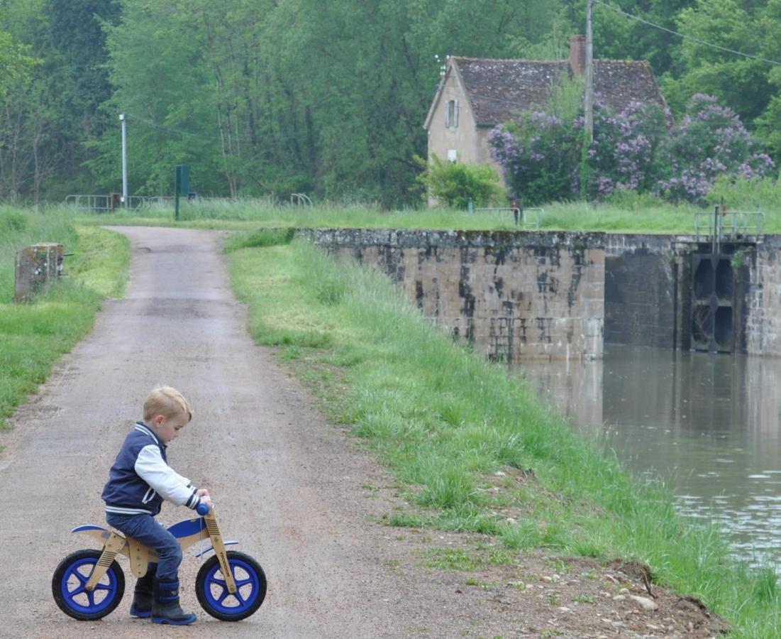 Canal Du Nivernais Gites Le Champ Radis Marigny-sur-Yonne 외부 사진